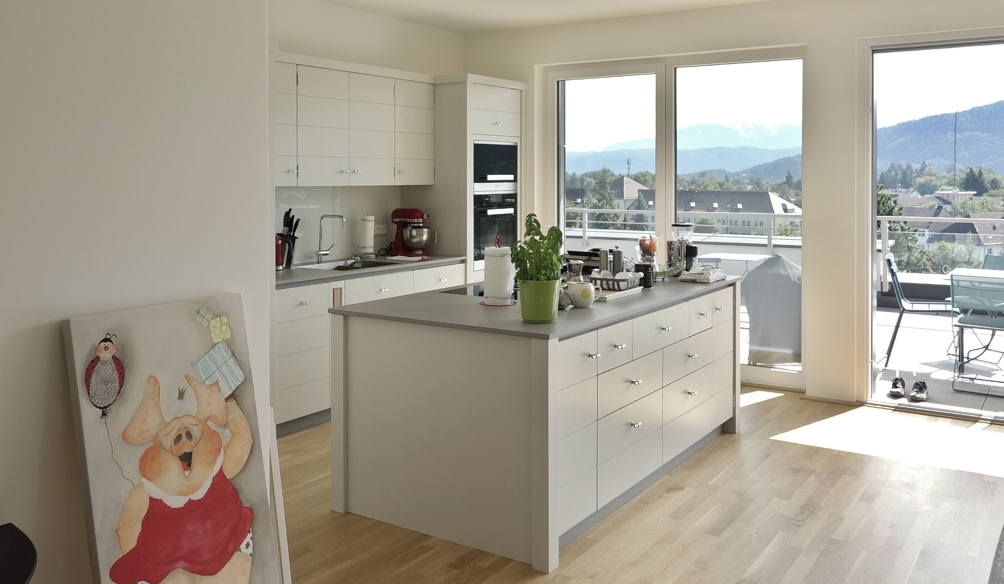 Moderne weiße Küche